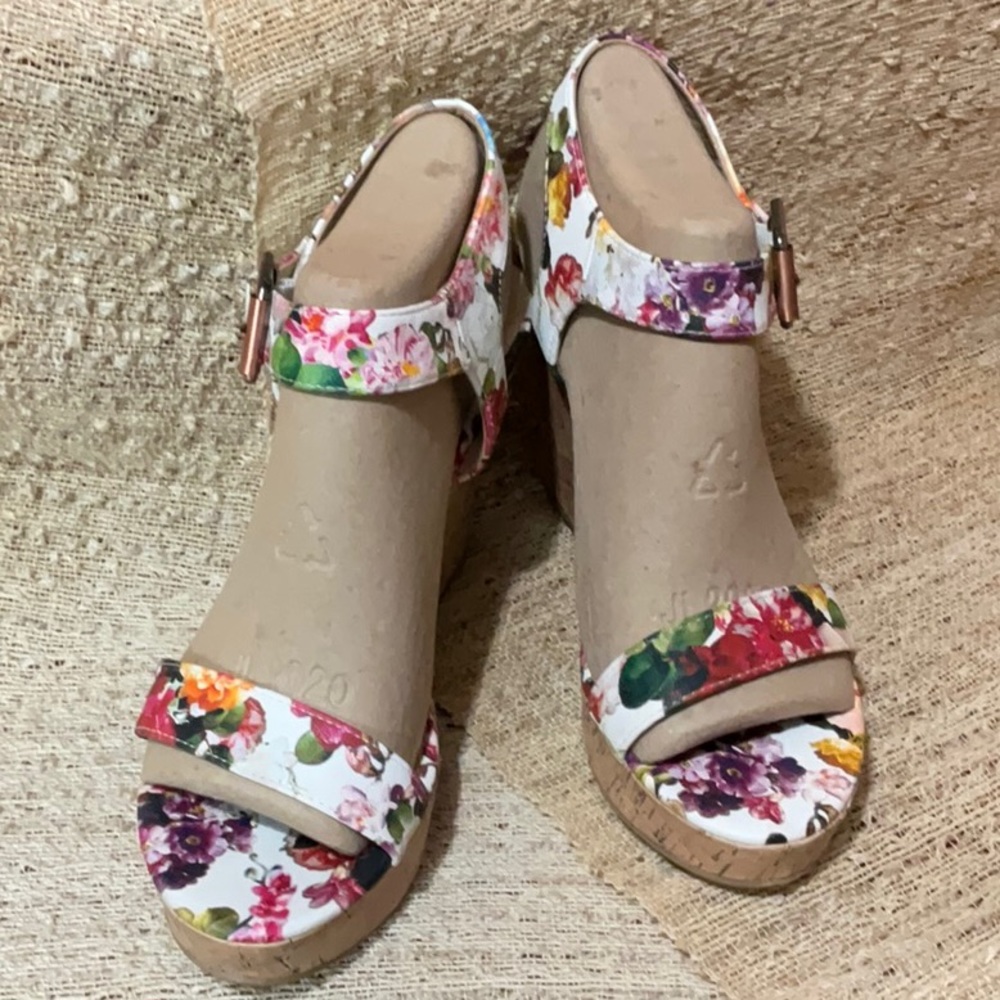 CL by Laundry - Floral platform wedge sandal